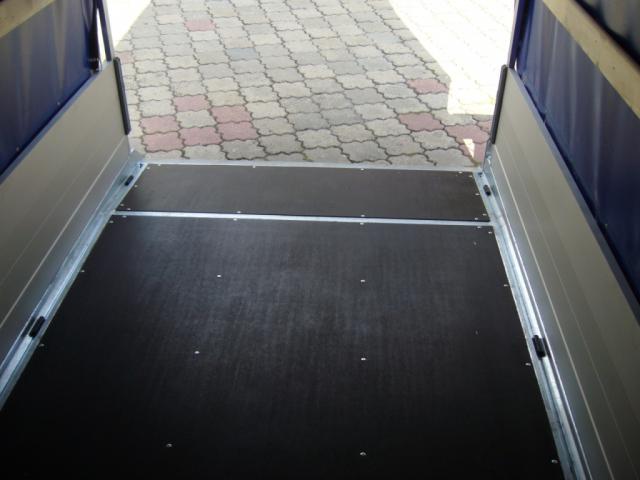 B 002 - přívěs bržděný